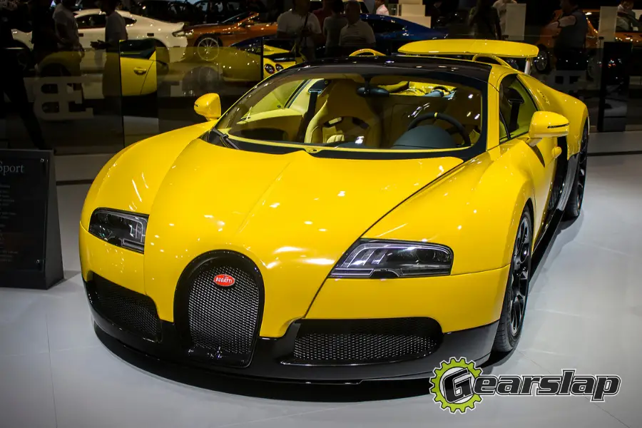 Beautiful yellow Bugatti Veyron 900x600 1