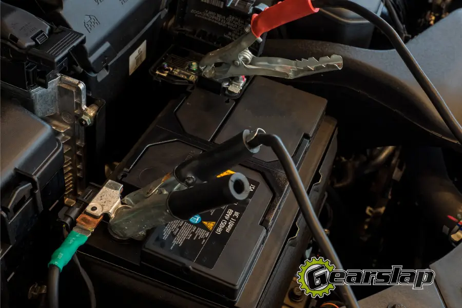 Jumping a car battery with jumper cables replace battery 900x600 1