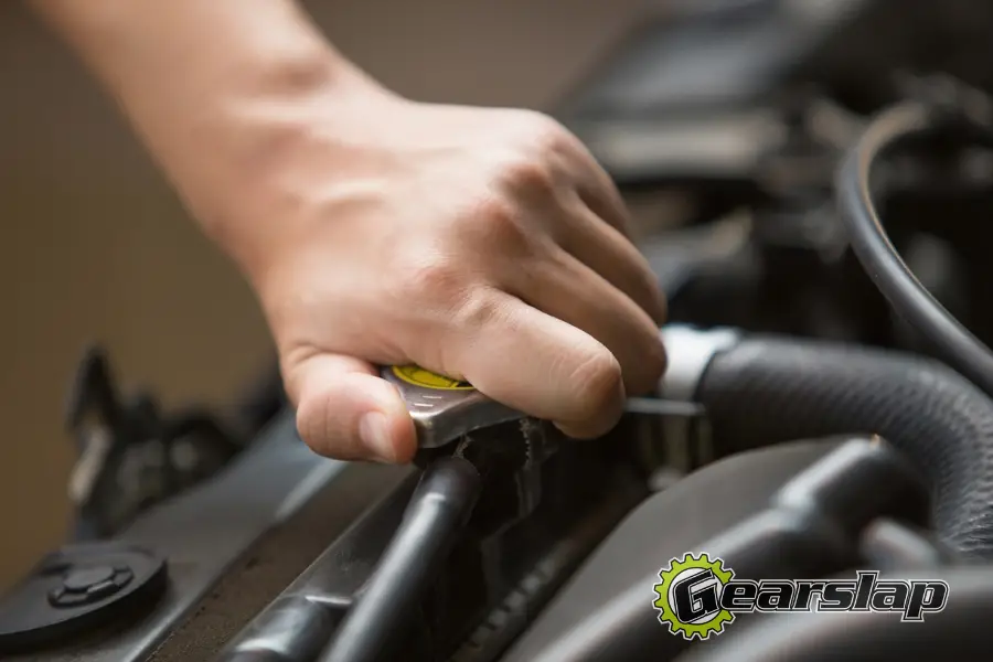 Radiator cap to mix different coolants or antifreeze 900x600 1